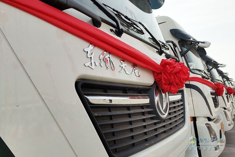 交車(chē)35臺(tái)，又定101臺(tái)協(xié)議   東風(fēng)商用車(chē)這場(chǎng)交車(chē)不簡(jiǎn)單