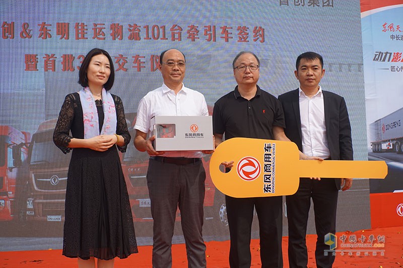 交車(chē)35臺(tái)，又定101臺(tái)協(xié)議   東風(fēng)商用車(chē)這場(chǎng)交車(chē)不簡(jiǎn)單