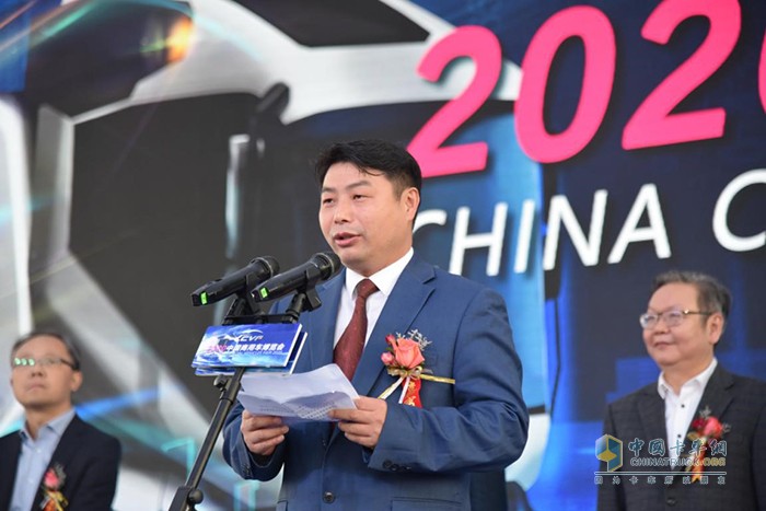 中國汽車流通協(xié)會商用車專業(yè)委員會秘書長鐘渭平致辭