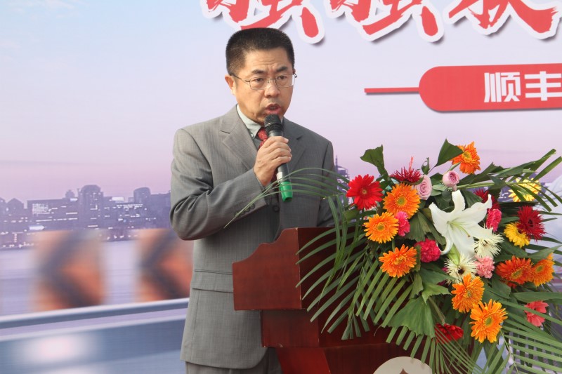 強(qiáng)強(qiáng)聯(lián)手合作共贏 解放輕卡與順豐速運(yùn)交車儀式