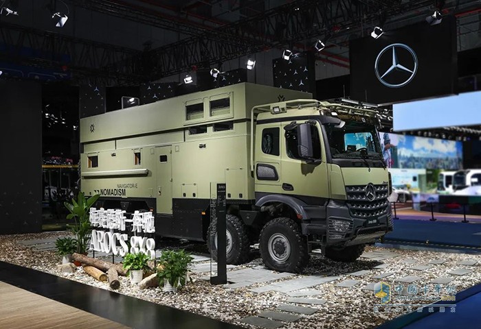 基于梅賽德斯-奔馳8x8卡車底盤(pán)阿洛斯(Arocs)打造的全地形豪華旅居車
