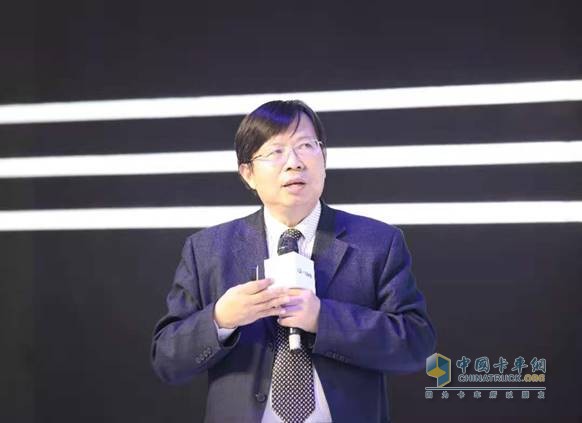 中國汽車工程學(xué)會(huì)會(huì)士、清華大學(xué)車輛與運(yùn)載學(xué)院帥石金教授