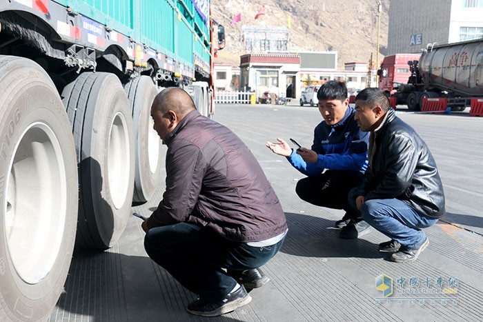 鑼響產(chǎn)品負責(zé)人講解新國標(biāo)掛車