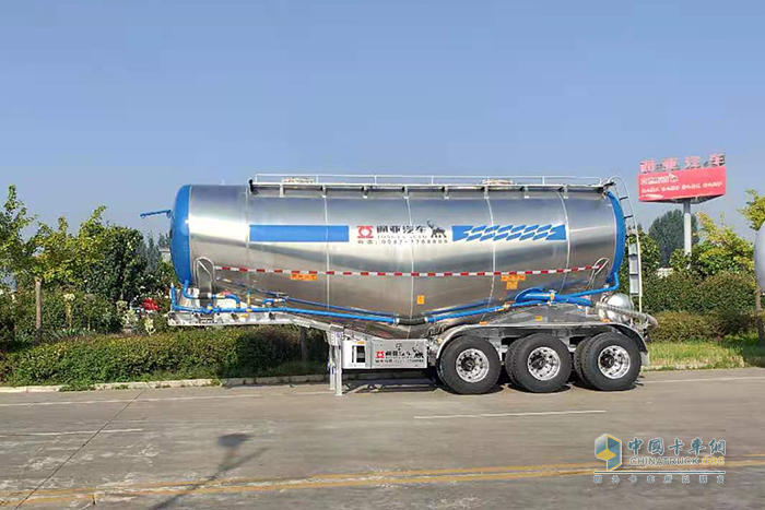 近三年的粉罐車(chē)廠家數(shù)據(jù)