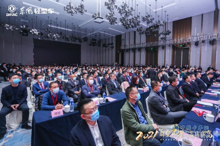 “群星共耀，贏戰(zhàn)新高”為主題的東風(fēng)輕型商用車營銷有限公司2021年商務(wù)年會