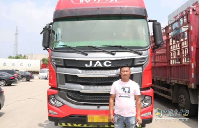 代師傅與格爾發(fā)A5W載貨車