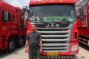 輕松做綠通 格爾發(fā)載貨車成為十余年老司機(jī)代西本得力助手