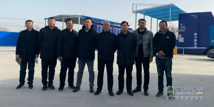 針對(duì)換電重卡等內(nèi)容進(jìn)行考察、討論