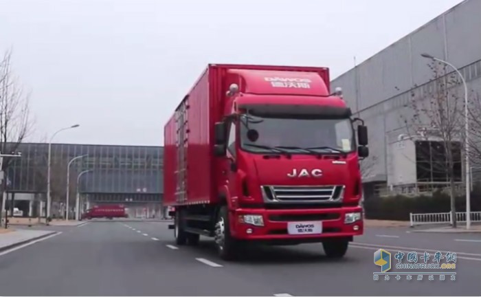德沃斯中卡大金牛最終成交價(jià)為12.98萬元
