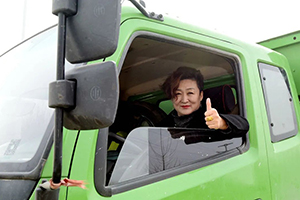專訪奧馳女司機(jī)：靠實力說話！