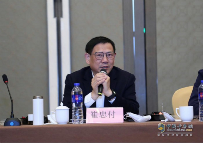 中國(guó)物流與采購(gòu)聯(lián)合會(huì)副會(huì)長(zhǎng)兼秘書長(zhǎng)崔忠付發(fā)表總結(jié)講話