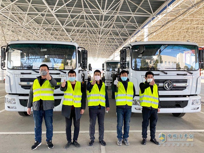 東風(fēng)汽車股份緊急運送東風(fēng)多利卡防疫霧炮車
