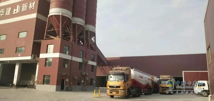 華建新材已連續(xù)采購包括星馬輕量化攪拌車、華菱智能城市渣土車、漢馬H7牽引車等一百多臺(tái)車輛