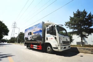 現(xiàn)場(chǎng)訂車26輛  陜汽輕卡大篷車亮相石家莊