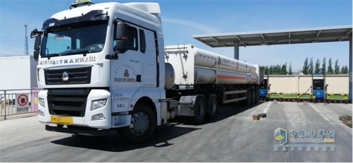 中國(guó)重汽  汕德卡   牽引車