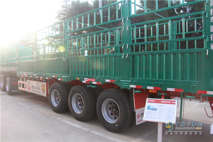 1.8米階梯分體兩層倉(cāng)柵式半掛車