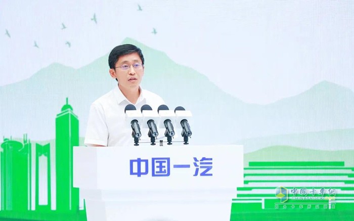 一汽解放黨委副書記、工會(huì)主席張國(guó)華進(jìn)行項(xiàng)目經(jīng)驗(yàn)分享