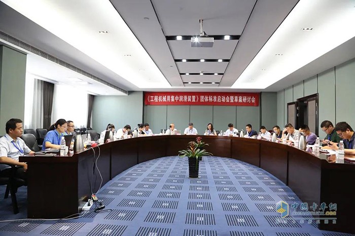 《工程機械用集中潤滑裝置》,潤滑油