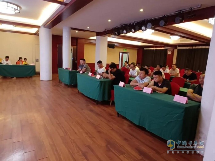 宜春億鑫大客戶德龍X5000國六牽引車推介會(huì)
