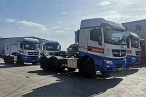 北奔重卡首批國(guó)六牽引車(chē)交付包鋼鋼聯(lián)