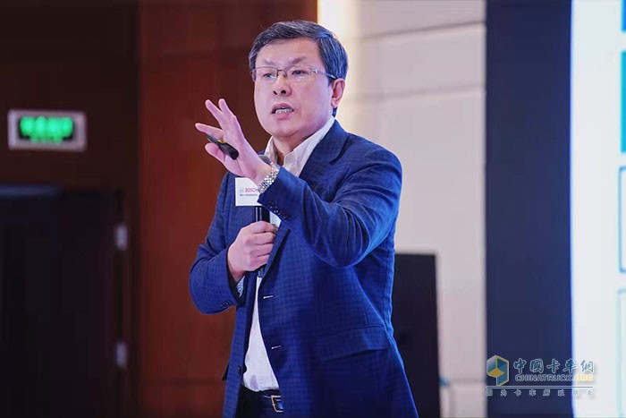 世界汽車工程師學(xué)會(huì)聯(lián)合會(huì)終身名譽(yù)主席、清華大學(xué)汽車產(chǎn)業(yè)與技術(shù)戰(zhàn)略研究院院長(zhǎng)趙福全博士