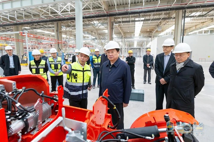 譚旭光詳細(xì)詢問了德國凱傲濟(jì)南項目建設(shè)情況