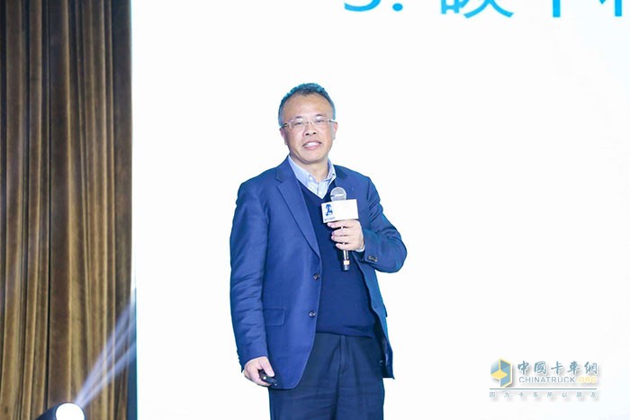 中國氫能聯(lián)盟專家委員會(huì)主任、上海智能新能源汽車科創(chuàng)功能平臺(tái)有限公司董事長余卓平