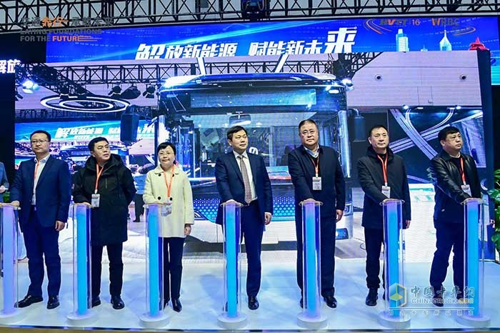 2021世界道路運(yùn)輸與公交車輛大會(huì)開(kāi)幕 卡客車先鋒企業(yè)參展論道