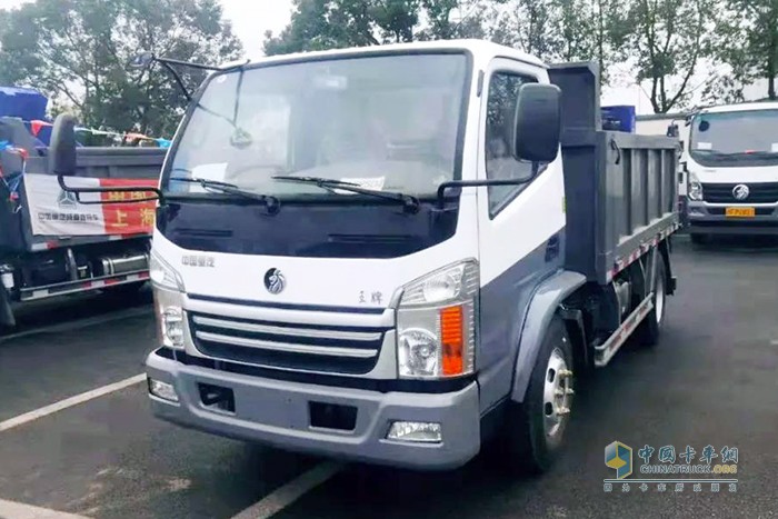 中國(guó)重汽成都商用車 地庫(kù)小自卸車 客戶交車儀式