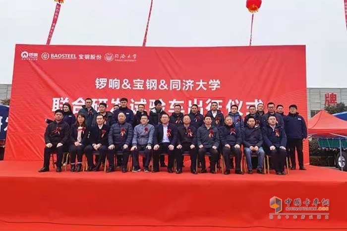 重器安全系統(tǒng)為全球首款混合動(dòng)力掛車、新材料掛車征戰(zhàn)青藏線保駕護(hù)航