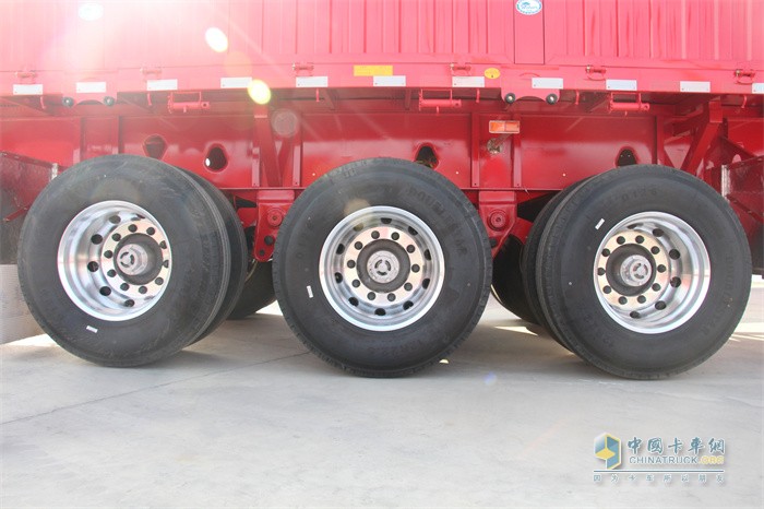 華興車(chē)輛 5.5噸超強(qiáng)鋼 側(cè)翻自卸半掛車(chē)