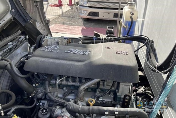 解放領(lǐng)途冷藏車采用CA4DD160發(fā)動(dòng)機(jī)