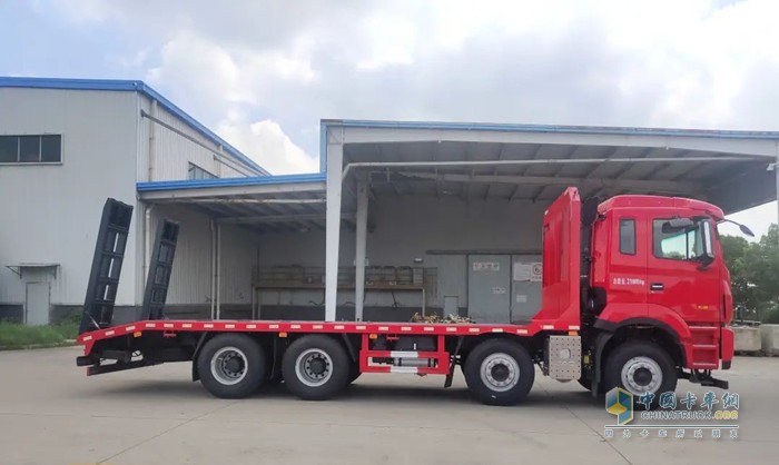 江淮格爾發(fā)K5W 8×4挖掘機運輸車