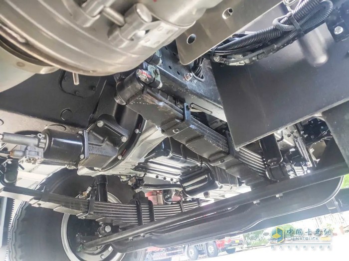 江淮格爾發(fā)K5W 8×4挖掘機運輸車