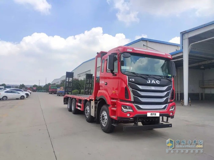 江淮格爾發(fā)K5W 8×4挖掘機運輸車