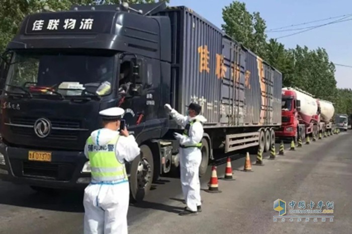 山東省交通運(yùn)輸廳 跟隨大貨車 體驗(yàn)暗訪行動