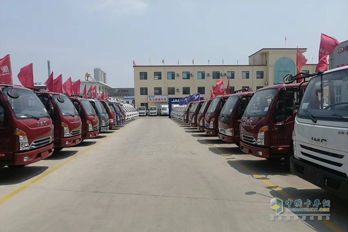 中國卡車網(wǎng) 走訪市場調查 汽車城