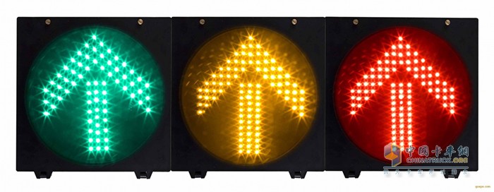交通信號(hào)燈 路口右轉(zhuǎn) 正確方式