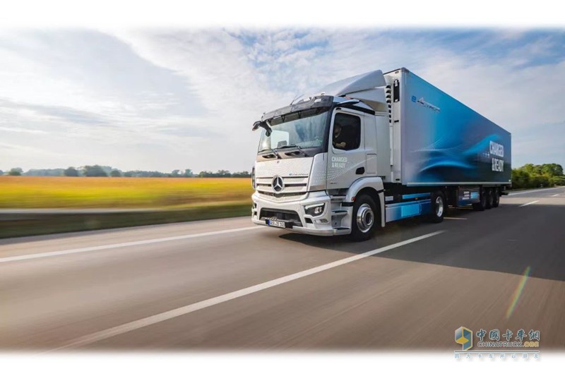 eActros LongHaul+GenH2液氫重卡亮相！梅賽德斯奔馳攜多款新品亮相IAA