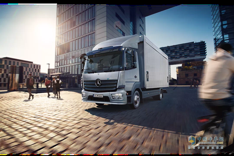 eActros LongHaul+GenH2液氫重卡亮相！梅賽德斯奔馳攜多款新品亮相IAA