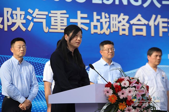 堯柏集團(tuán)董事長(zhǎng)、總裁王蕊上臺(tái)致辭