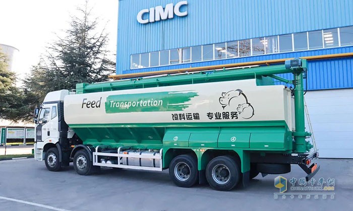 散裝飼料運(yùn)輸車(chē)
