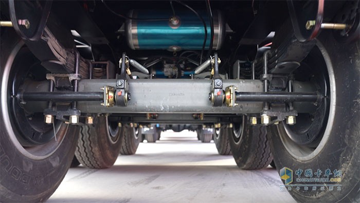 廂式子車板簧中心距增加至960mm，運營更穩(wěn)定