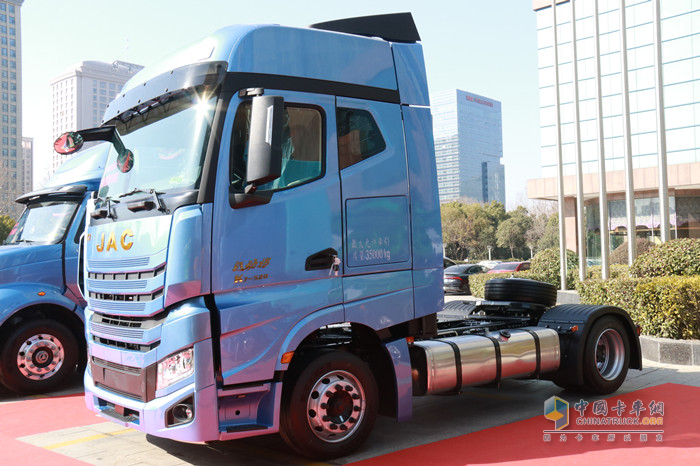 跨越4×2 520馬力牽引車(chē)(低鞍座)