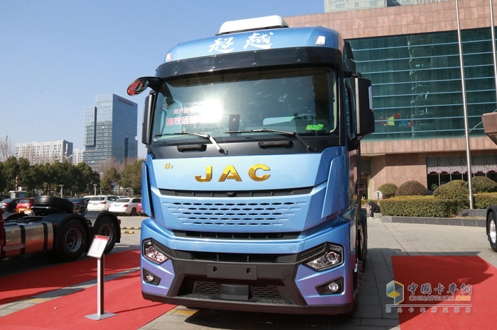 超越6×4 560馬力牽引車(chē)