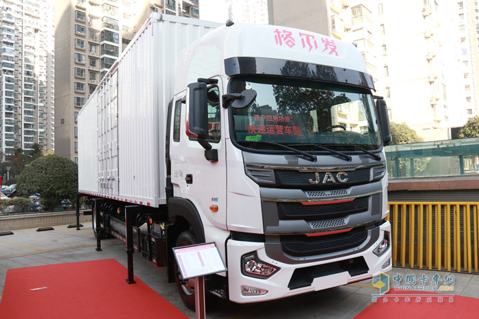 格爾發(fā)4X2 270馬力車(chē)廂可卸式汽車(chē)