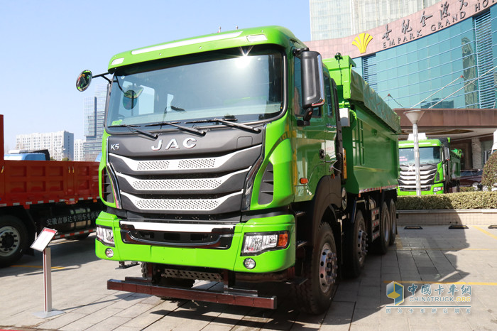 格爾發(fā)8×4 460馬力自卸車(chē)
