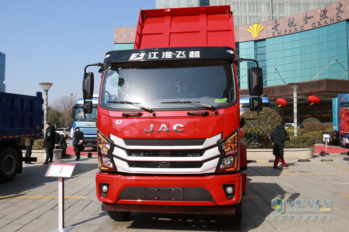 飛越4×2 200馬力自卸車(chē)