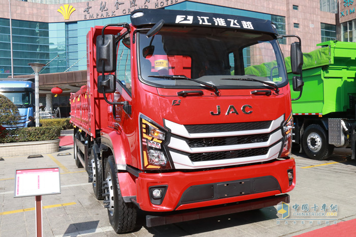 飛越6×2 245馬力自卸車(chē)