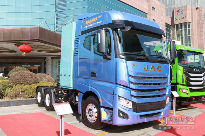 跨越6×4氫燃料牽引車(chē)